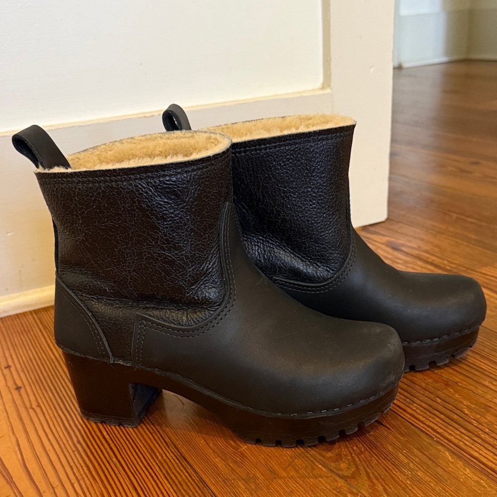 No6 shearling clog booties, size 38